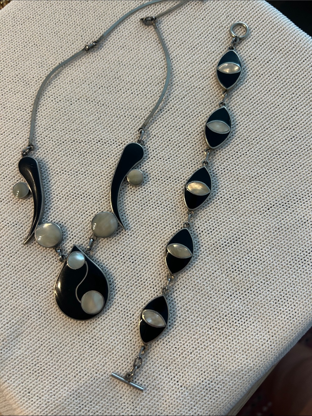 Black & White Reversible Teardrop Necklace and Bracelet Set